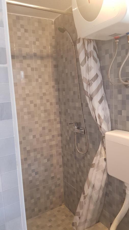 Apartment Simpatico Vir Luaran gambar