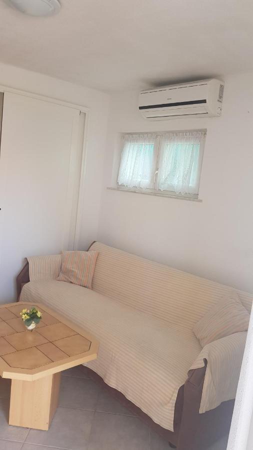 Apartment Simpatico Vir Luaran gambar